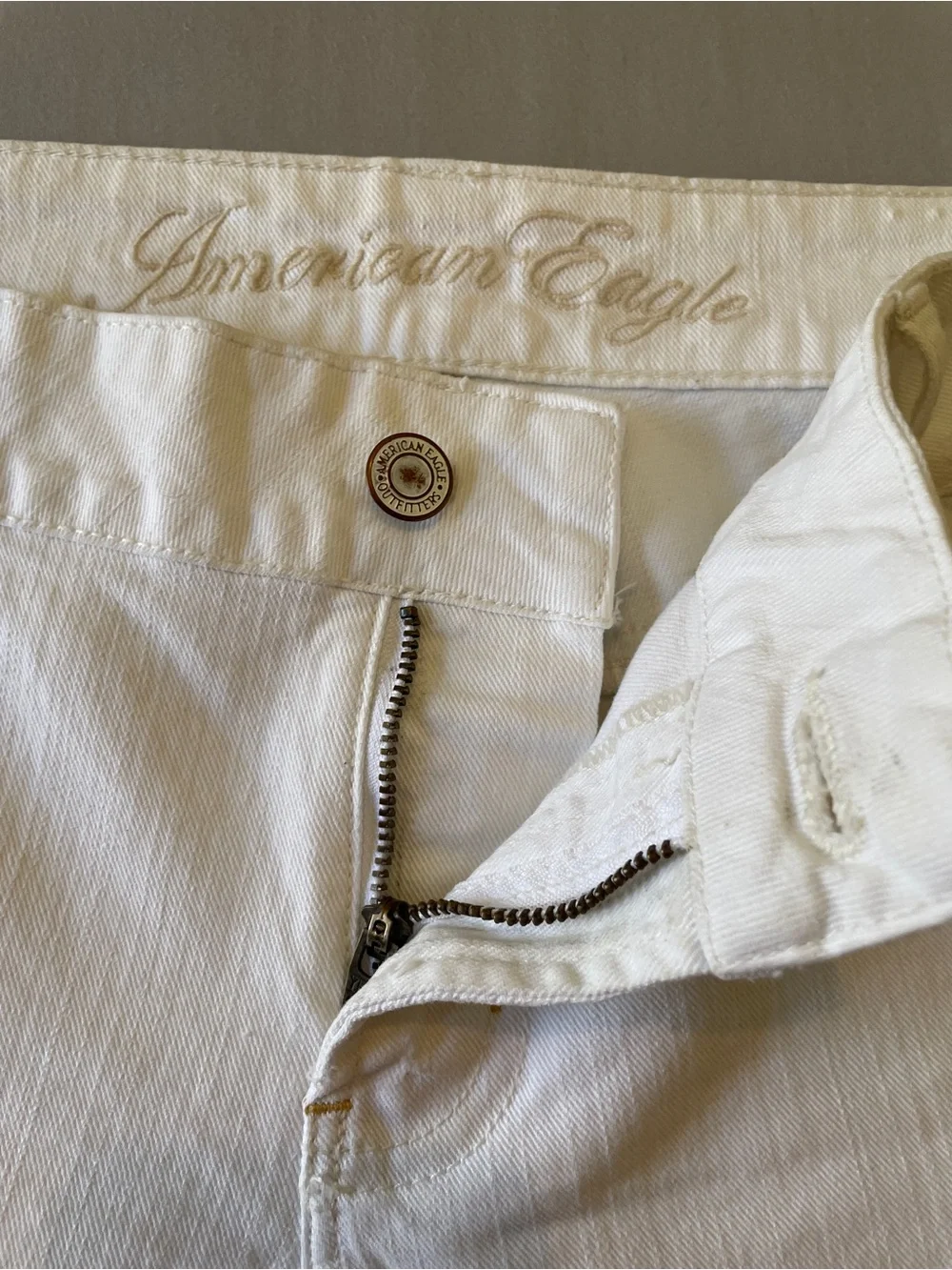 American Eagle Outfitters pairs women’s